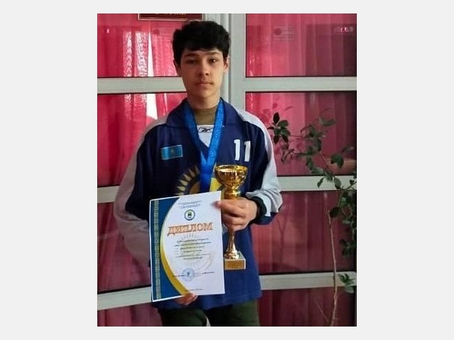 Наш хоккеист Амир Арсланов - чемпион!